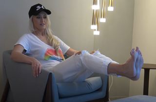 Alex Hirschi feet photo 13