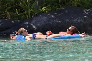 Alex Morgan feet photo thumbnail