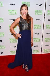 Alex Morgan feet photo thumbnail