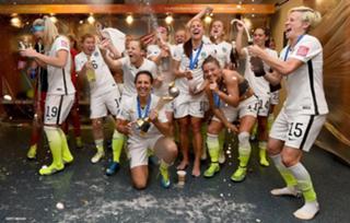 Alex Morgan feet photo thumbnail