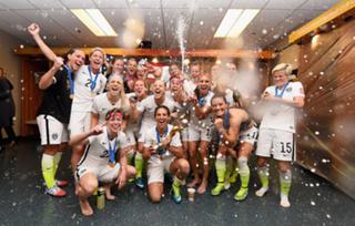 Alex Morgan feet photo thumbnail
