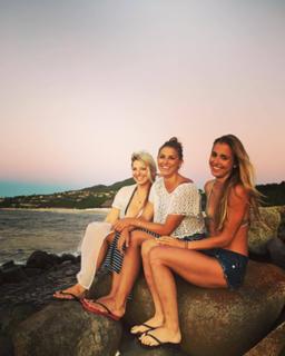 Alex Morgan feet photo thumbnail