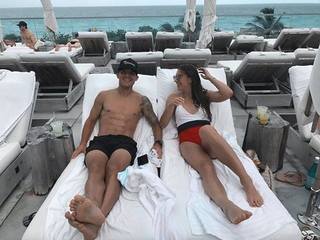 Alex Morgan feet photo thumbnail