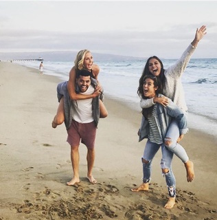 Alex Morgan feet photo thumbnail