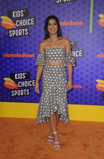 Alex Morgan feet photo thumbnail