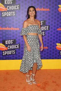 Alex Morgan feet photo thumbnail