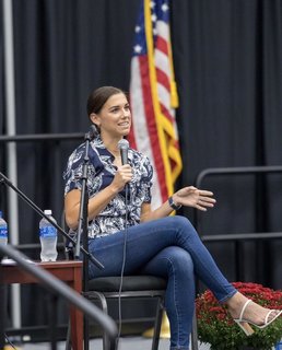 Alex Morgan feet photo thumbnail