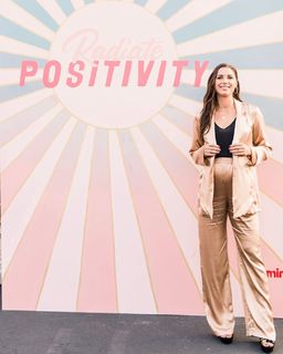 Alex Morgan feet photo thumbnail
