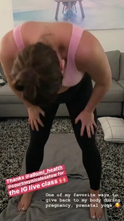 Alex Morgan feet photo thumbnail
