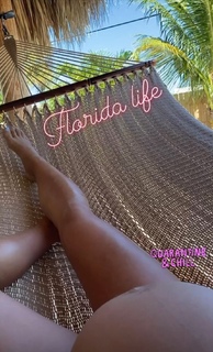 Alex Morgan feet photo thumbnail