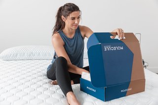 Alex Morgan feet photo thumbnail
