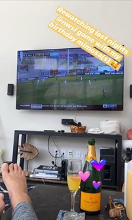 Alex Morgan feet photo thumbnail