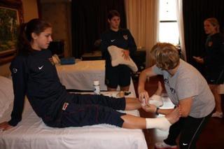 Alex Morgan feet photo thumbnail