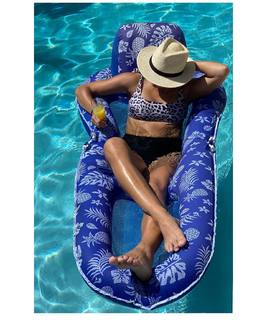 Alex Morgan feet photo thumbnail