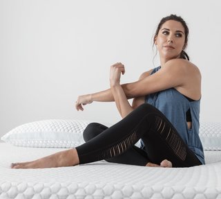 Alex Morgan feet photo thumbnail