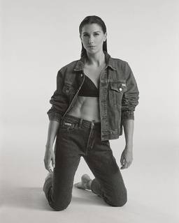 Alex Morgan feet photo thumbnail