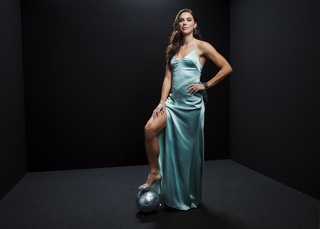 Alex Morgan feet photo thumbnail