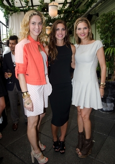 Alex Morgan feet photo thumbnail