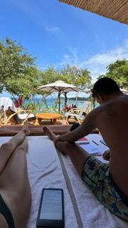 Alex Morgan feet photo thumbnail