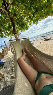 Alex Morgan feet photo thumbnail