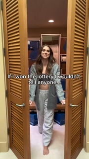 Alex Morgan feet photo thumbnail