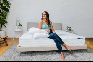 Alex Morgan feet photo thumbnail