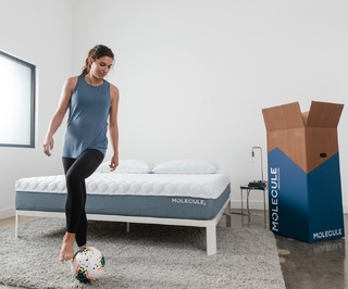 Alex Morgan feet photo thumbnail