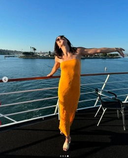 Alex Morgan feet photo thumbnail