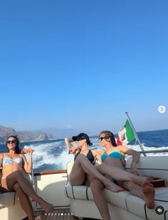 Alex Morgan feet photo thumbnail