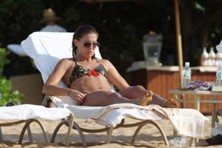 Alex Morgan feet photo thumbnail