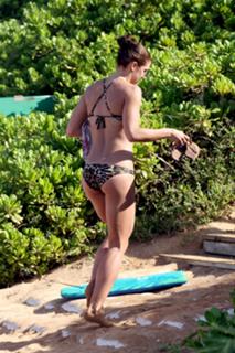 Alex Morgan feet photo thumbnail