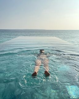 Alex Scott feet photo thumbnail