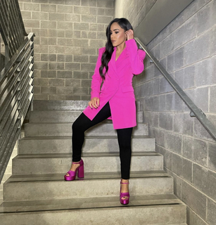 Alex Scott feet photo thumbnail