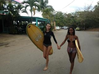 Alexa Chung feet photo thumbnail