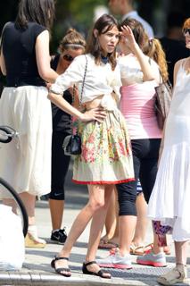 Alexa Chung feet photo thumbnail