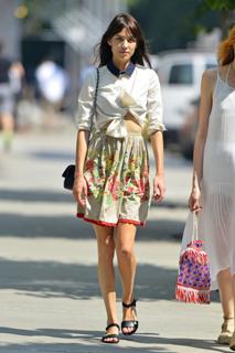 Alexa Chung feet photo thumbnail