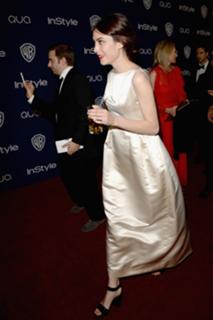 Alexa Chung feet photo thumbnail