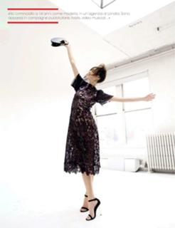 Alexa Chung feet photo thumbnail