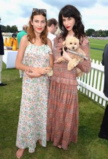 Alexa Chung feet photo thumbnail