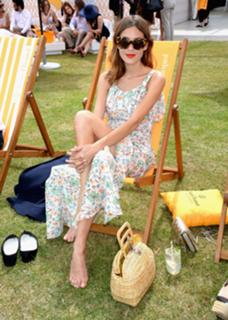 Alexa Chung feet photo thumbnail