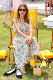 Alexa Chung feet photo thumbnail