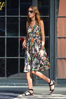 Alexa Chung feet photo thumbnail