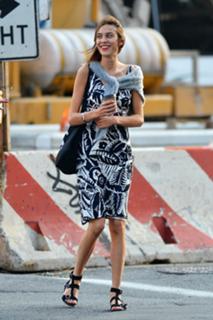 Alexa Chung feet photo thumbnail