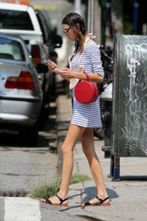 Alexa Chung feet photo thumbnail