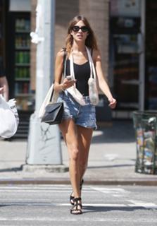 Alexa Chung feet photo thumbnail