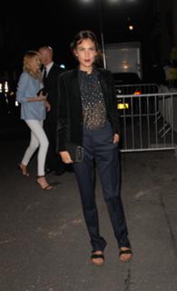 Alexa Chung feet photo thumbnail