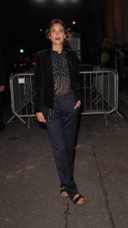 Alexa Chung feet photo thumbnail