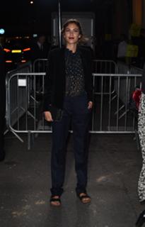 Alexa Chung feet photo thumbnail