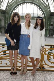 Alexa Chung feet photo thumbnail