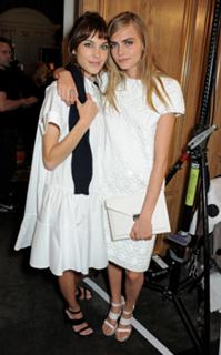 Alexa Chung feet photo thumbnail